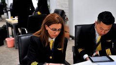 美国王牌女机长退伍去中国谋生，如今过得怎样