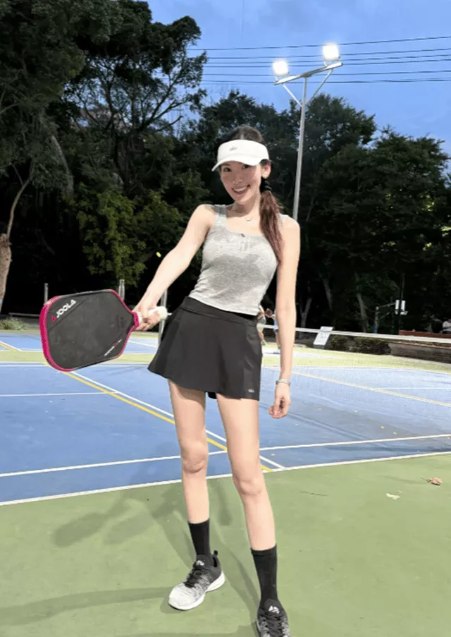 林志颖老婆晒儿子游泳照，10岁双胞胎儿子出镜