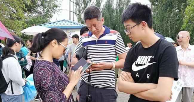 震惊全网:老师高考前48小时 弄丢全班准考证 震惊全网:老师高考前48小时 弄丢全班准考证