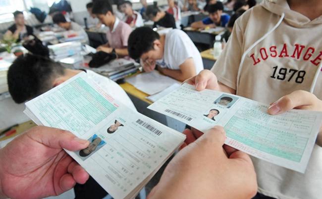 震惊全网:老师高考前48小时 弄丢全班准考证 震惊全网:老师高考前48小时 弄丢全班准考证