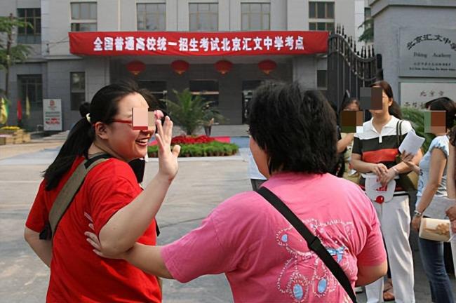 震惊全网:老师高考前48小时 弄丢全班准考证 震惊全网:老师高考前48小时 弄丢全班准考证