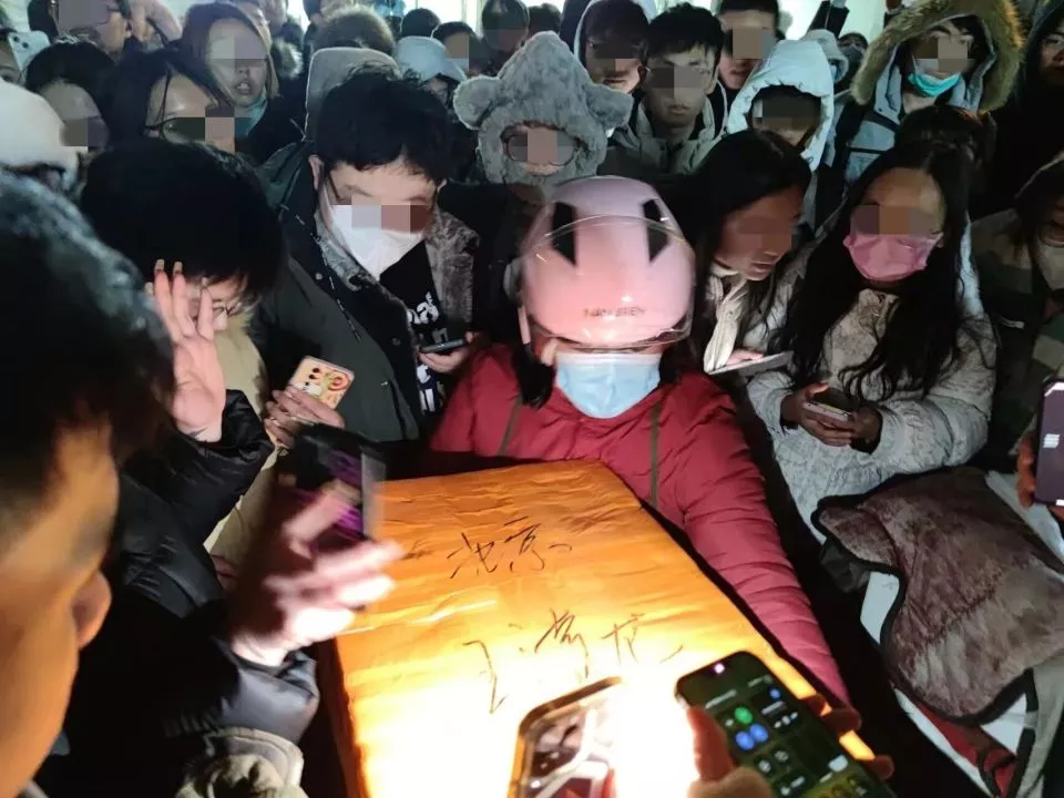 “鹅腿阿姨”卖的是鸭腿，相关部门介入
