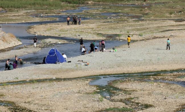 美军炸毁伊朗水库 酷热天气下2万人断水 美军炸毁伊朗水库 酷热天气下2万人断水