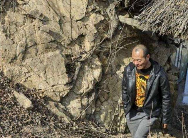 捡140斤太岁一夜暴富 如今他的生活鸡飞蛋打 捡140斤太岁一夜暴富 如今他的生活鸡飞蛋打