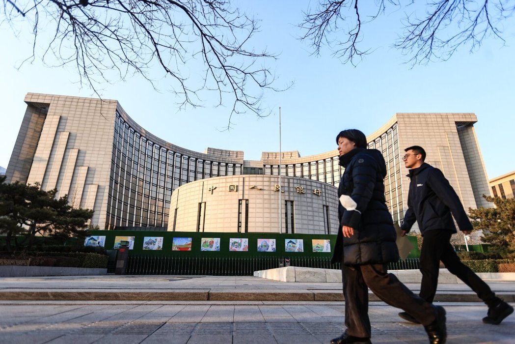 中国人民银行近期透过「窗口指导」,要求大型金融机构控制向同业融出资金规模。(香港... 中国人民银行近期透过「窗口指导」,要求大型金融机构控制向同业融出资金规模。(香港...