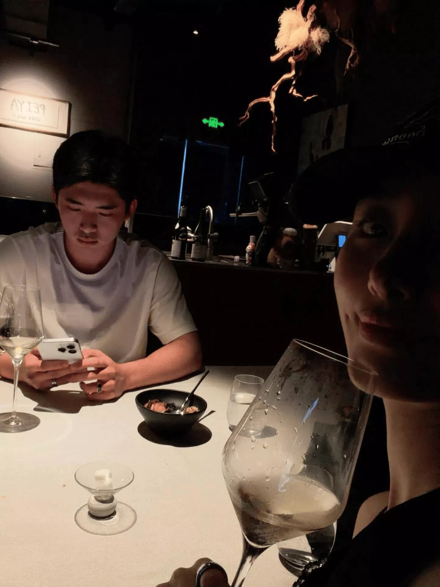杨采钰罕见秀恩爱,晒和富三代老公约会自拍