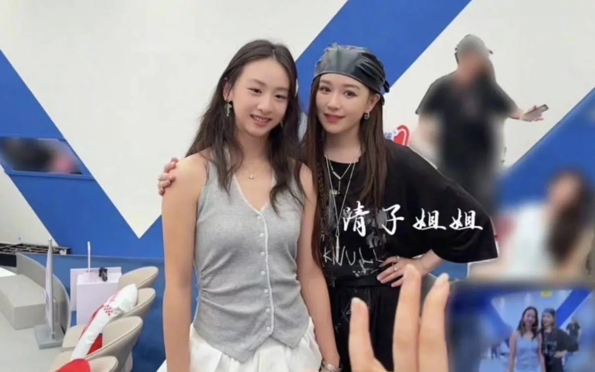 田亮带女儿当翻译,.18岁森碟英语流利不怯场,比爸爸矮半头个不高