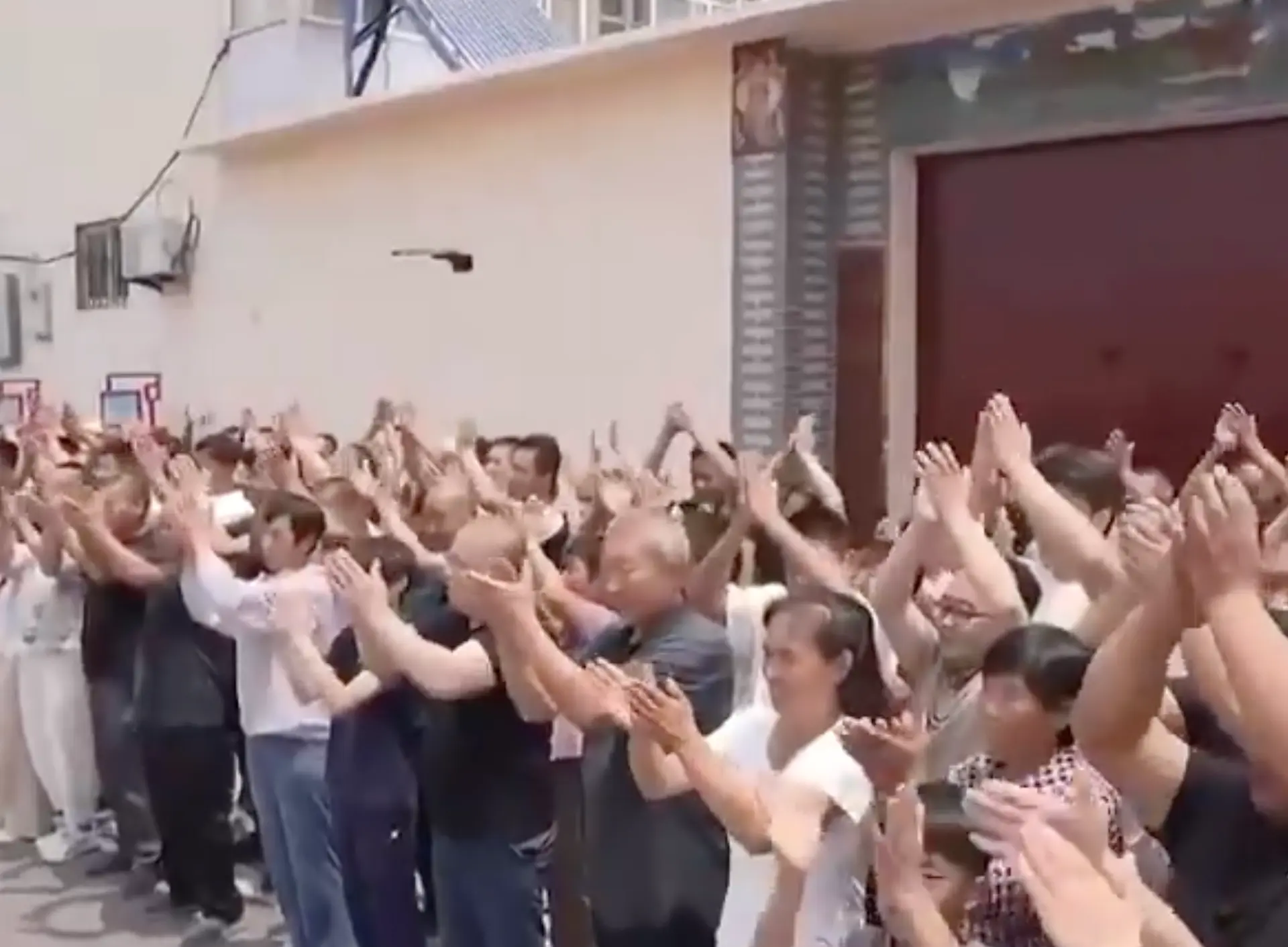 习到山东 群众欢迎 央视聚焦歪头大妈 习到山东 群众欢迎 央视聚焦歪头大妈