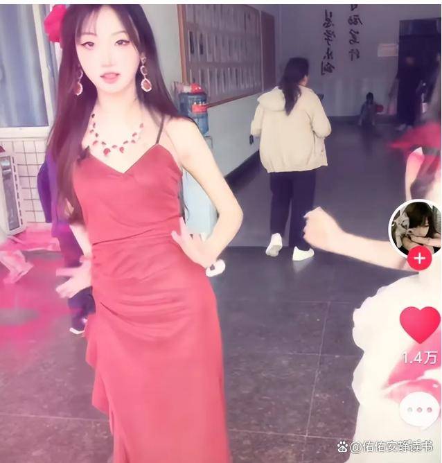职高女生胸口纹蝴蝶引全网围攻，美丽成原罪？