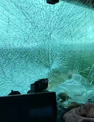 中国“北境公路之王”爆炸 现场蘑菇云冲天