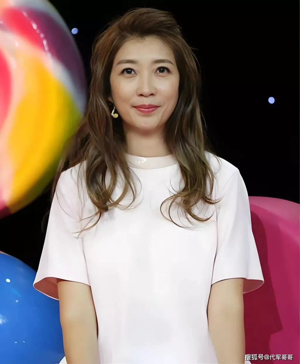 黄嘉千与夏克立离婚已经2年，与16岁女儿相依为命