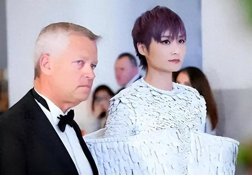 嫁78岁法国老头水落石出后,41岁李宇春现状曝光
