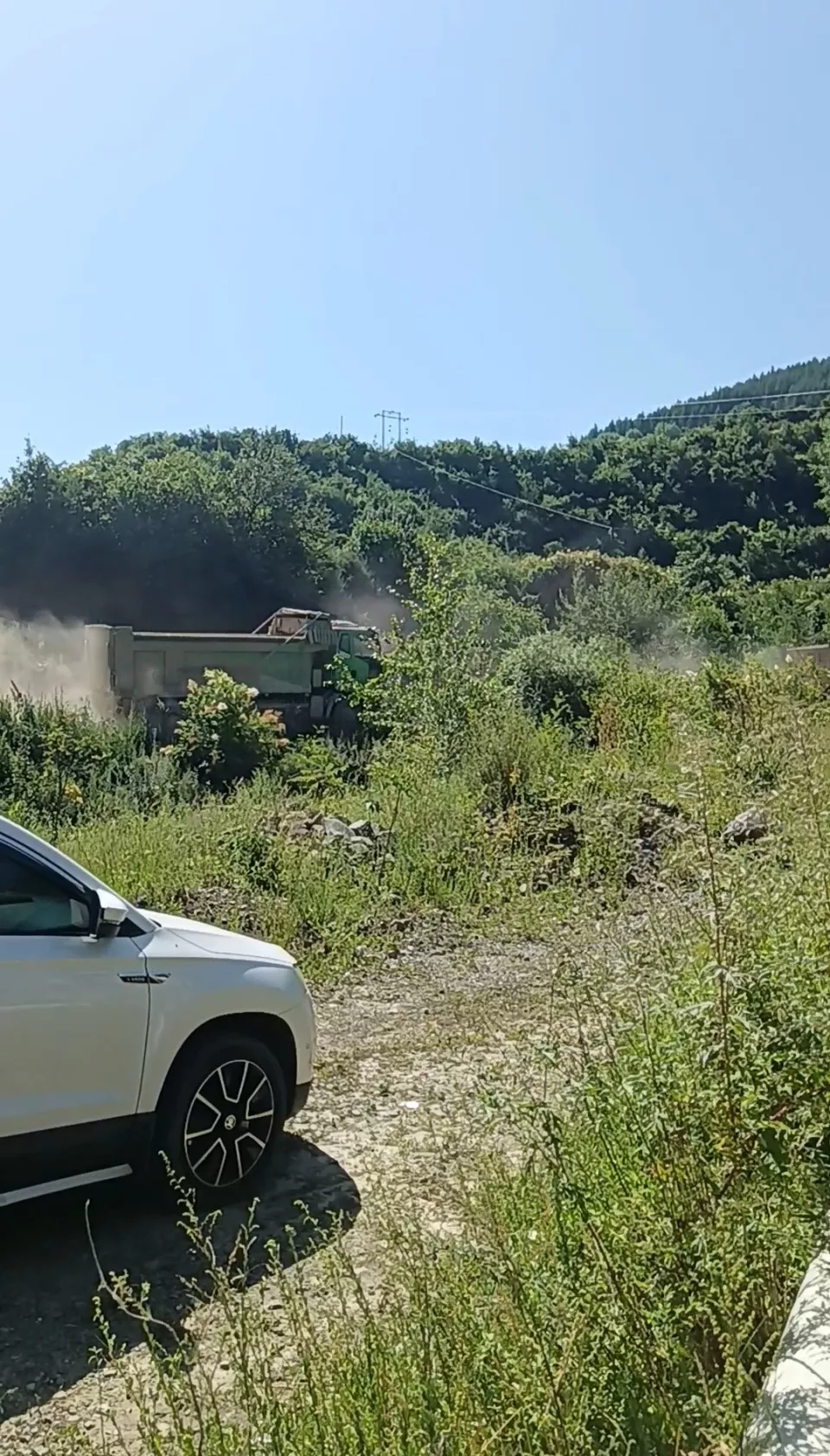 甘肃山体滑坡21人遇难，载工人进山的女司机躲过一劫