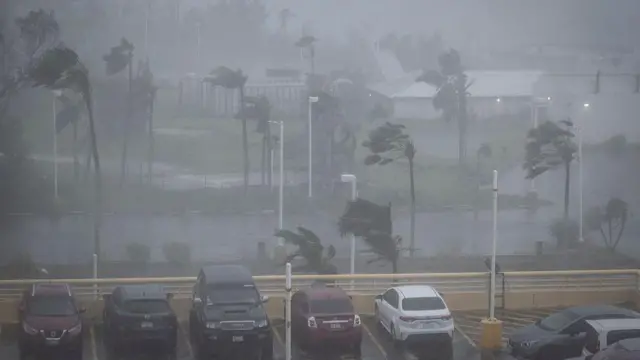 关岛一处停车场在巴威吹袭下风雨交加（6/7/2026）