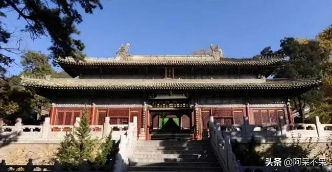 中国这座小寺庙 武警24小时站岗