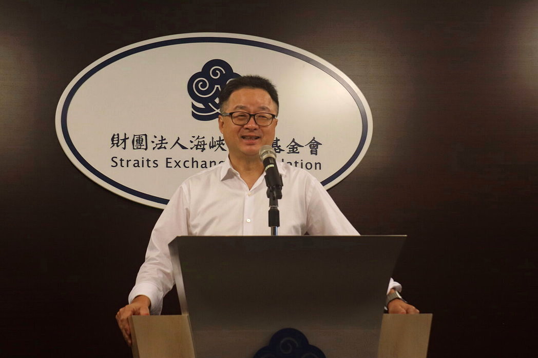 欧盟要求中国自愿限制混动汽车出口欧洲。图为比亚迪方程式豹钛9在今年成都车展展示。... 欧盟要求中国自愿限制混动汽车出口欧洲。图为比亚迪方程式豹钛9在今年成都车展展示。...