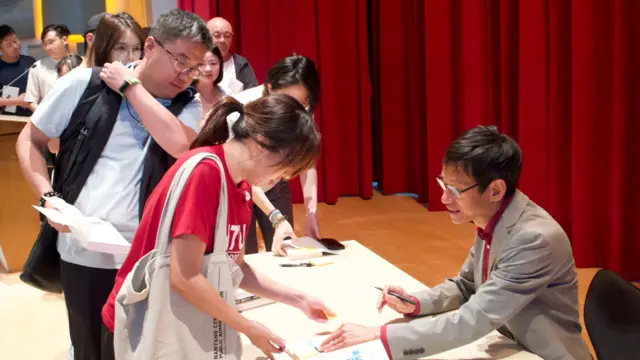 项彪签名。